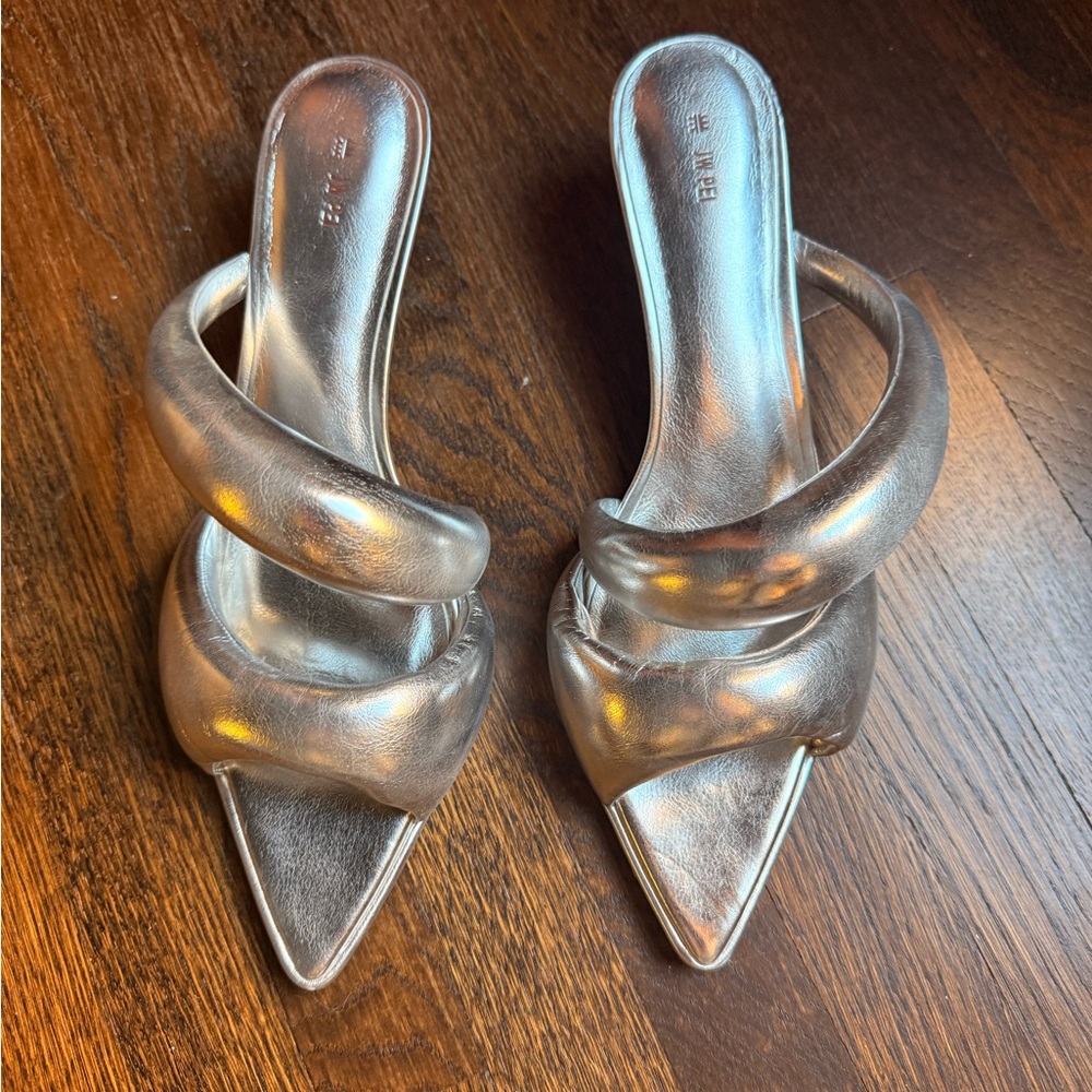 Sara Mule in metallic silver - Picture 6 of 14